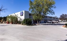 Motel 6-Uvalde, Tx